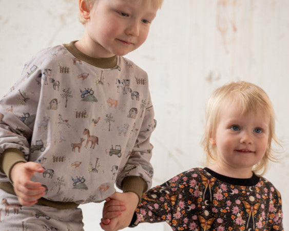 🌙 Sweater Romper Motýle v noci – zahal svoje bábätko do mäkkej nočnej rozprávky ✨🦋
