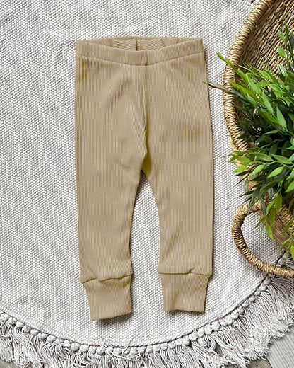 Rebrované legíny Mocca